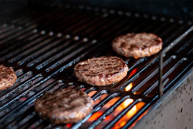 Die Selbstgriller Pakete beinhalten: Grill & Grillsäuberung, Gedeckpauschale, Basisbestuhlung zwischen Tagesgästen, Geschirr & Bedienung.